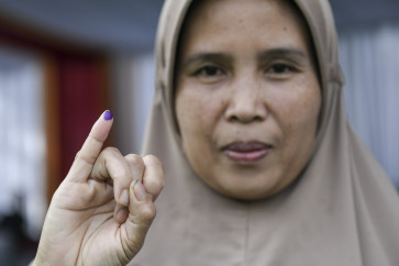 Penghitungan suara mulai setelah pemilihan daerah ditutup