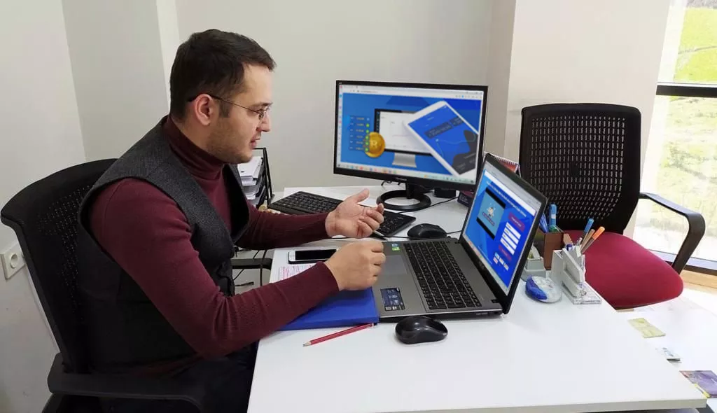 José Martinez inicia sesión en TradeGPT
